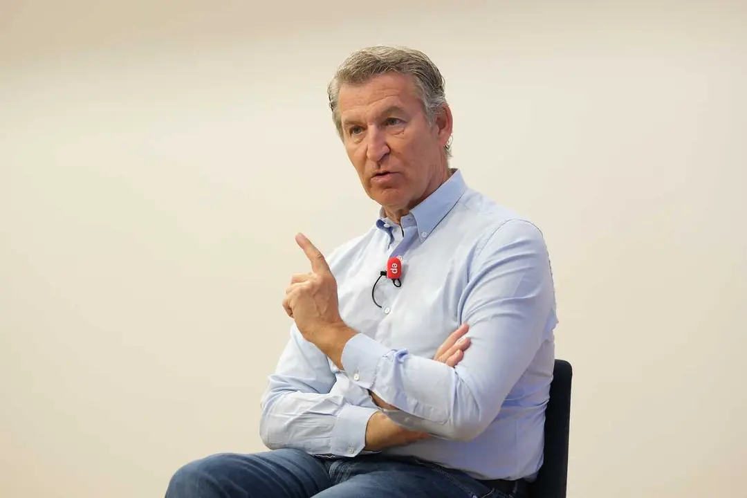 El presidente del Partido Popular, Alberto N&uacute;&ntilde;ez Feij&oacute;o, durante una entrevista para Europa Press, en la sede auton&oacute;mica del PPdeG, a 21 de agosto de 2026, en Santiago de Compostela, A Coru&ntilde;a