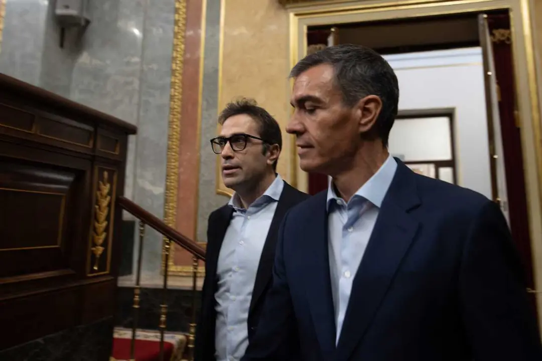 Archivo - El presidente del Gobierno, Pedro S&aacute;nchez, y el ministro de Econom&iacute;a, Carlos Cuerpo, en imagen de archivo 