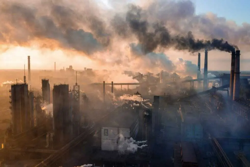 Archivo - La acumulaci&oacute;n de gases de efecto invernadero causa el calentamiento global.