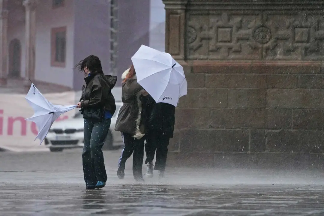 Temporal de lluvia en Santiago - Alerta naraja en Santiago   y roja en Pontevedra por fuertes lluvias - temporal Joseph