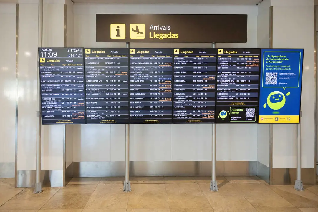 Paneles informativos en el Aeropuerto Adolfo Su&aacute;rez Madrid-Barajas.