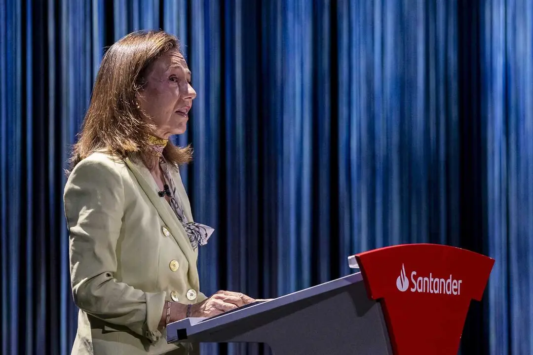 Archivo - La presidenta de Banco Santander, Ana Bot&iacute;n, durante la clausura de su programa solidario &ldquo;Euros de tu N&oacute;mina&rdquo;, a 12 de mayo de 2026, en Madrid (Espa&ntilde;a). El acto est&aacute; marcado por la conmemoraci&oacute;n del 20 aniversario de esta iniciativa.