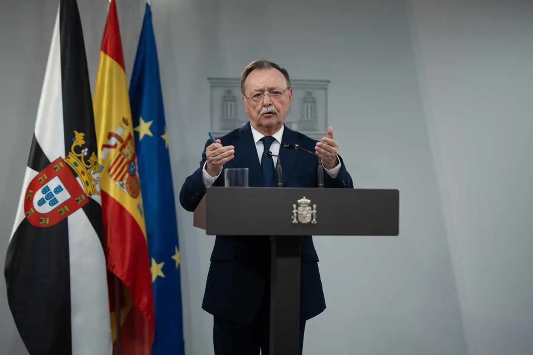 Archivo - El presidente de Ceuta, Juan Jes&uacute;s Vivas, durante una rueda de prensa posterior a una reuni&oacute;n con el presidente del Gobierno, en el Palacio de La Moncloa, a 22 de noviembre de 2024, en Madrid (Espa&ntilde;a)