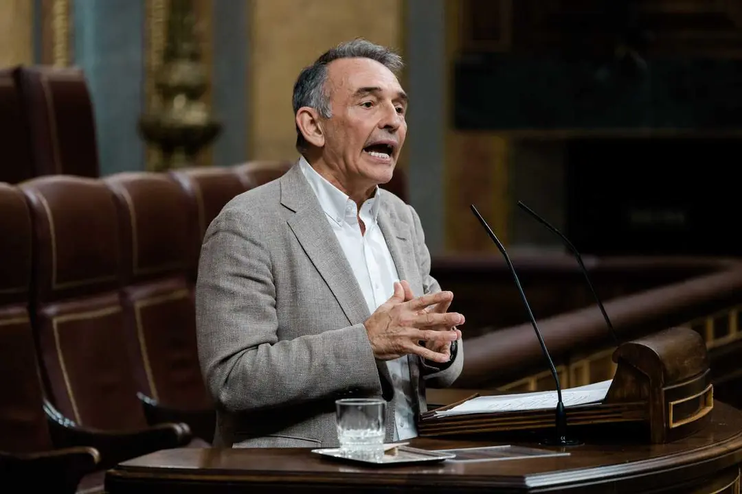 Archivo - El diputado de Sumar Enrique Santiago interviene durante una sesi&oacute;n plenaria extraordinaria, en el Congreso de los Diputados, a 14 de julio de 2026, en Madrid (Espa&ntilde;a). 