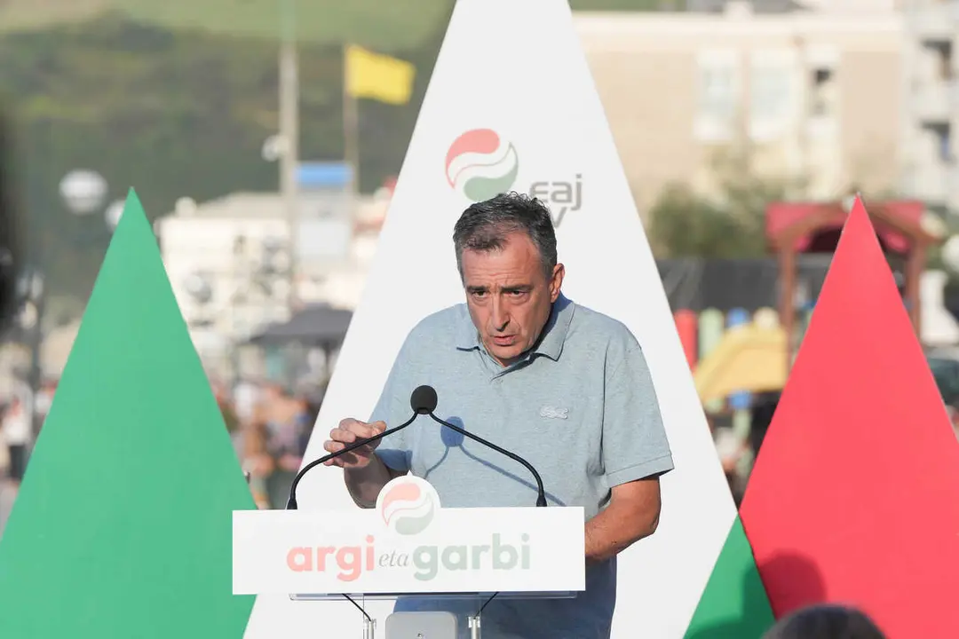 El presidente del PNV, Aitor Esteban, en el tradiciional arranque del curso pol&iacute;tico  celebrado en el Malec&oacute;n de Zarautz