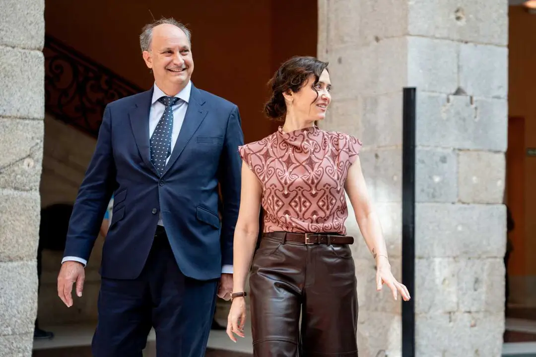 Archivo - La presidenta de la Comunidad de Madrid, Isabel D&iacute;az Ayuso, y el consejero de Digitalizaci&oacute;n, Miguel L&oacute;pez-Valverde Arg&uuml;eso