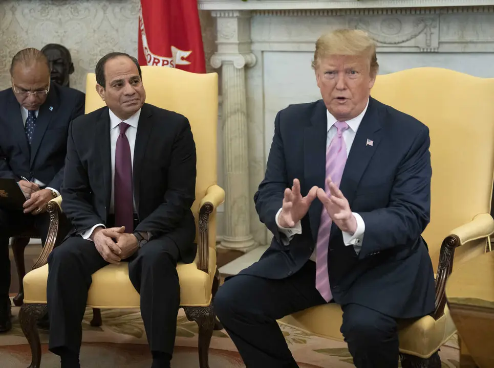 Archivo - El presidente de Estados Unidos, Donald Trump, con su hom&oacute;logo egipcio, Abdelfat&aacute; al Sisi