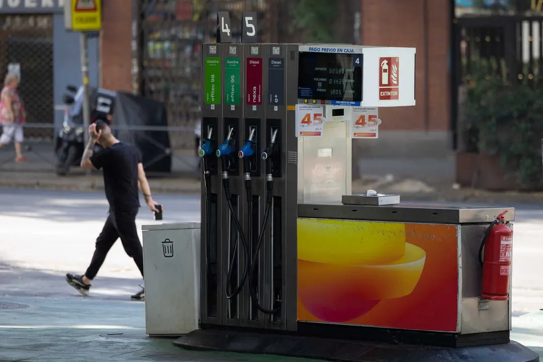 Surtidores de combustible en una gasolinera