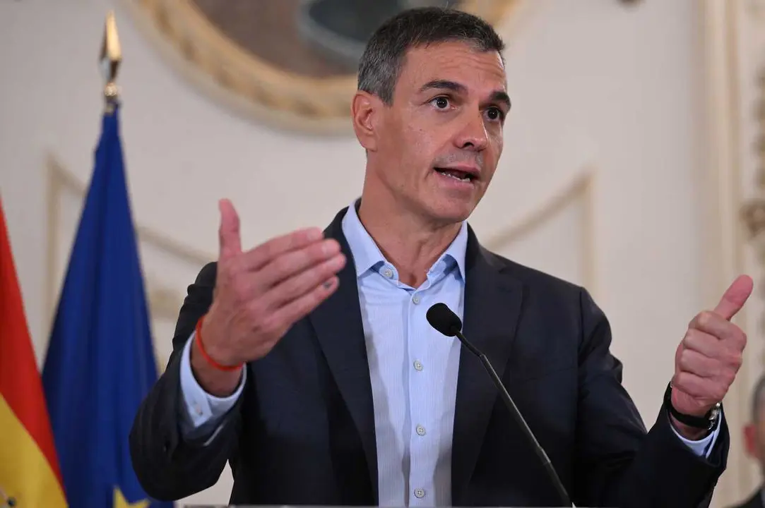 Archivo - El presidente del Gobierno, Pedro S&aacute;nchez, comparece ante los medios en la Asamblea de Ceuta, a 31 de julio de 2026, en Ceuta (Espa&ntilde;a).