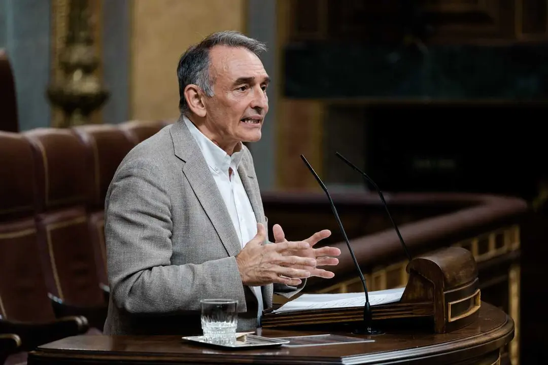 Archivo - El diputado de Sumar Enrique Santiago interviene durante una sesi&oacute;n plenaria extraordinaria, en el Congreso de los Diputados, a 14 de julio de 2026, en Madrid (Espa&ntilde;a).