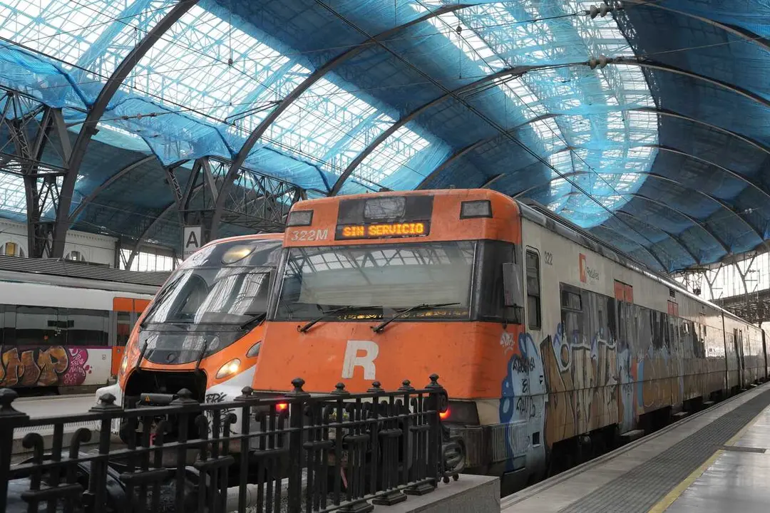 Archivo - Trenes sin servicio en la Estaci&oacute;n de Francia de Barcelona, a 21 de enero de 2026, en Barcelona, Catalunya (Espa&ntilde;a). Todas las l&iacute;neas de Rodalies en Catalu&ntilde;a est&aacute;n suspendidas tras el descarrilamiento de un tren de la l&iacute;nea R4 de Rodalies este m