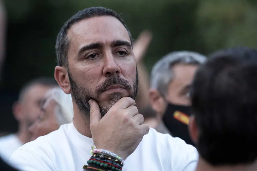 Archivo - El empresario V&iacute;ctor de Aldama durante una manifestaci&oacute;n ante la embajada de Marruecos en Madrid, a 2 de agosto de 2026, en Madrid (Espa&ntilde;a).