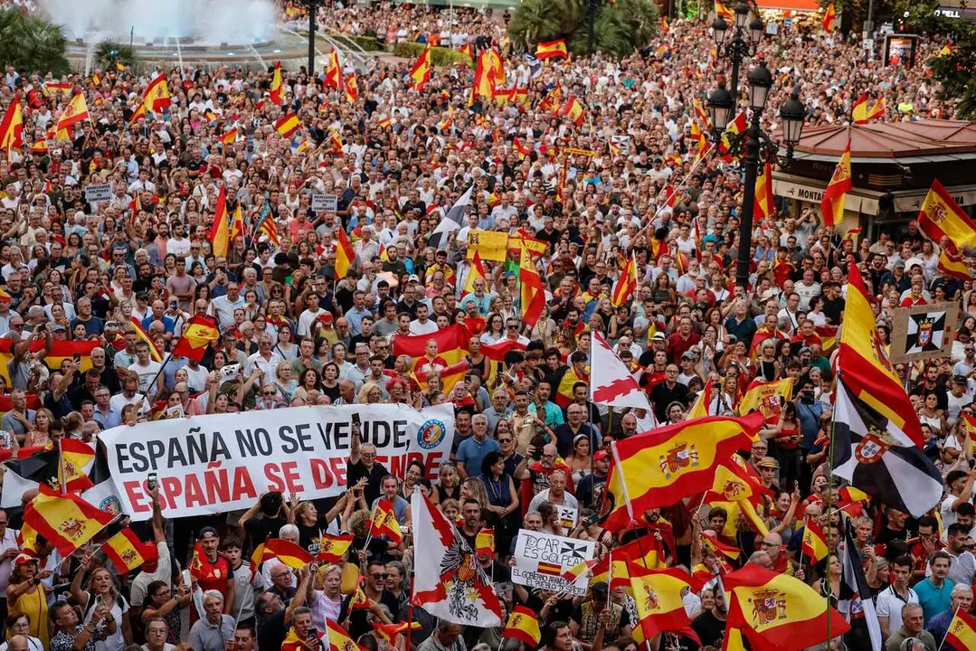 Cientos de personas durante una concentraci&oacute;n en solidaridad con Ceuta, a 2 de septiembre de 2026, en Valencia, Comunidad Valenciana (Espa&ntilde;a). 