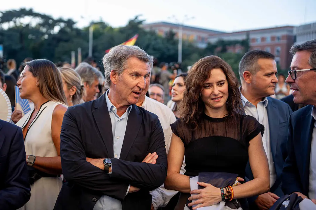 El presidente del Partido Popular, Alberto N&uacute;&ntilde;ez Feij&oacute;o y la presidenta de la Comunidad de Madrid, Isabel D&iacute;az Ayuso, durante una concentraci&oacute;n en solidaridad con Ceuta, a 2 de septiembre de 2026, en Madrid (Espa&ntilde;a).