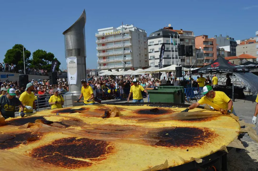 Elaboraci&oacute;n de la tortilla m&aacute;s grande del mundo