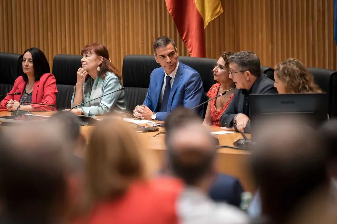 Archivo - Pedro S&aacute;nchez, acompa&ntilde;ado por Mar&iacute;a Jes&uacute;s Montero, el portavoz del grupo socialista en el Congreso, Patxi L&oacute;pez, y por la presidenta del PSOE, Cristina Narbona, interparlamentaria del Grupo Socialista (Congreso, Senado y Parlamento Europeo) . Ar