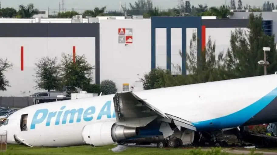 El avi&oacute;n de Amazon accidentado