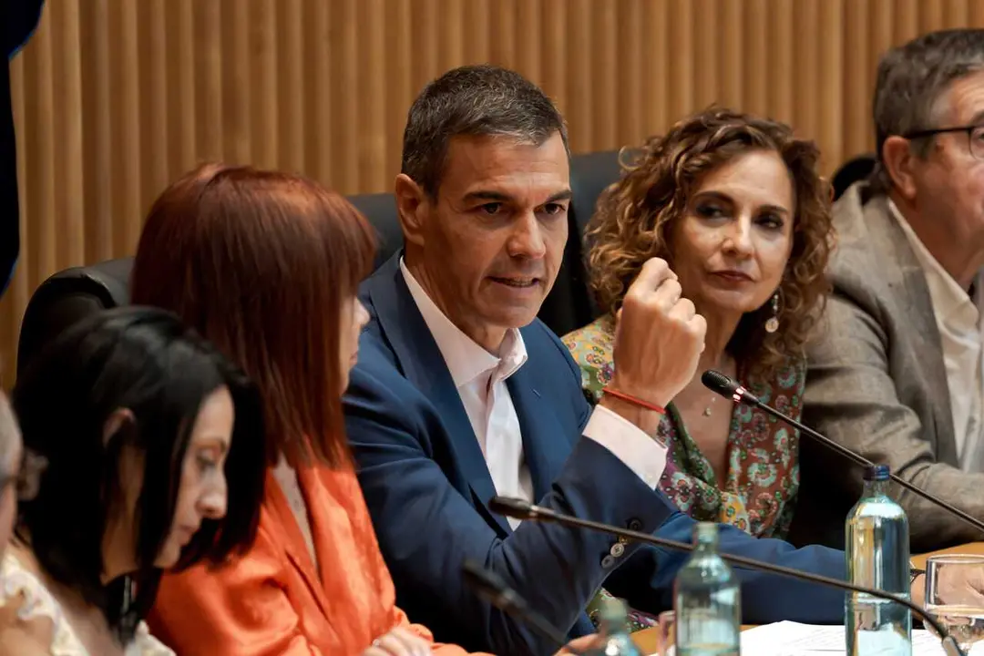 El presidente del Gobierno, Pedro S&aacute;nchez, re&uacute;ne hoy en el Congreso a sus diputados, senadores y europarlamentarios para abrir el nuevo curso pol&iacute;tico, que se inicia con la crisis en Ceuta como tel&oacute;n de fondo y que estar&aacute; marcado por la evoluci&oacute;n de la an