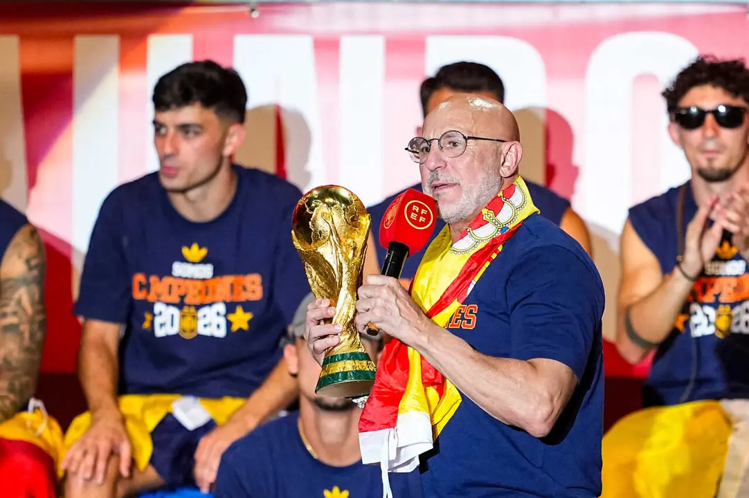 Archivo - Luis de la Fuente, seleccionador nacional masculino de f&uacute;tbol, en la celebraci&oacute;n por el Mundial 2026.