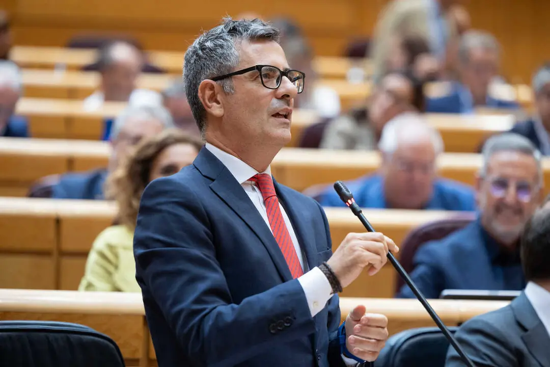 El ministro de Presidencia, Justicia y Relaciones con las Cortes, F&eacute;lix Bola&ntilde;os, durante la sesi&oacute;n de control en el Senado