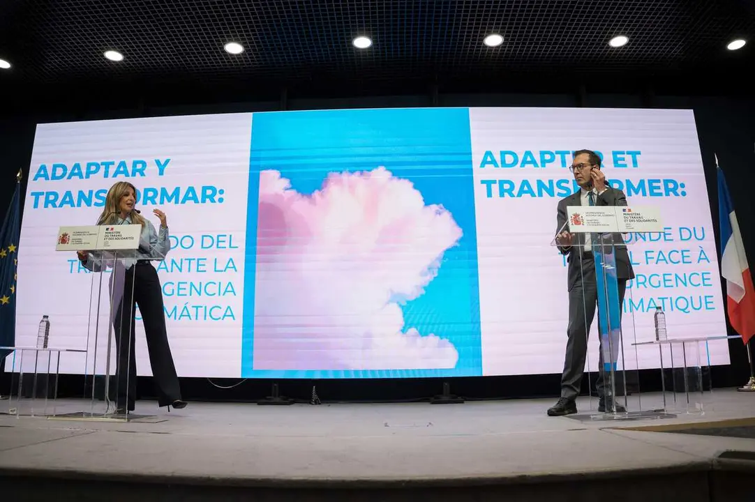 La vicepresidenta segunda y ministra de Trabajo y Econom&iacute;a Social, Yolanda D&iacute;az, y el ministro de Trabajo de Francia, Jean Pierre-Farandou, atienden a los medios este mi&eacute;rcoles en Madrid.