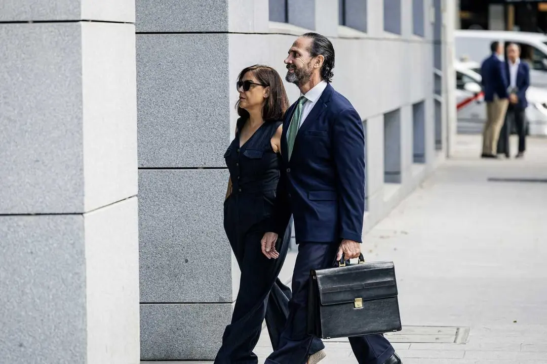 La Gerente del Partido Socialista Obrero Espa&ntilde;ol (PSOE), Ana Mar&iacute;a Fuentes Pacheco (i), a su llegada a la Audiencia Nacional, a 9 de septiembre de 2026, en Madrid (Espa&ntilde;a)