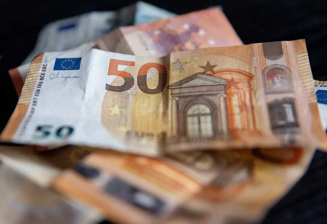 Archivo - (Foto de ARCHIVO) Varios billetes, a 9 de enero de 2024, en Madrid (Espa&ntilde;a).