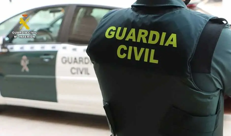 Archivo - Agente de la Guardia Civil en archivo.