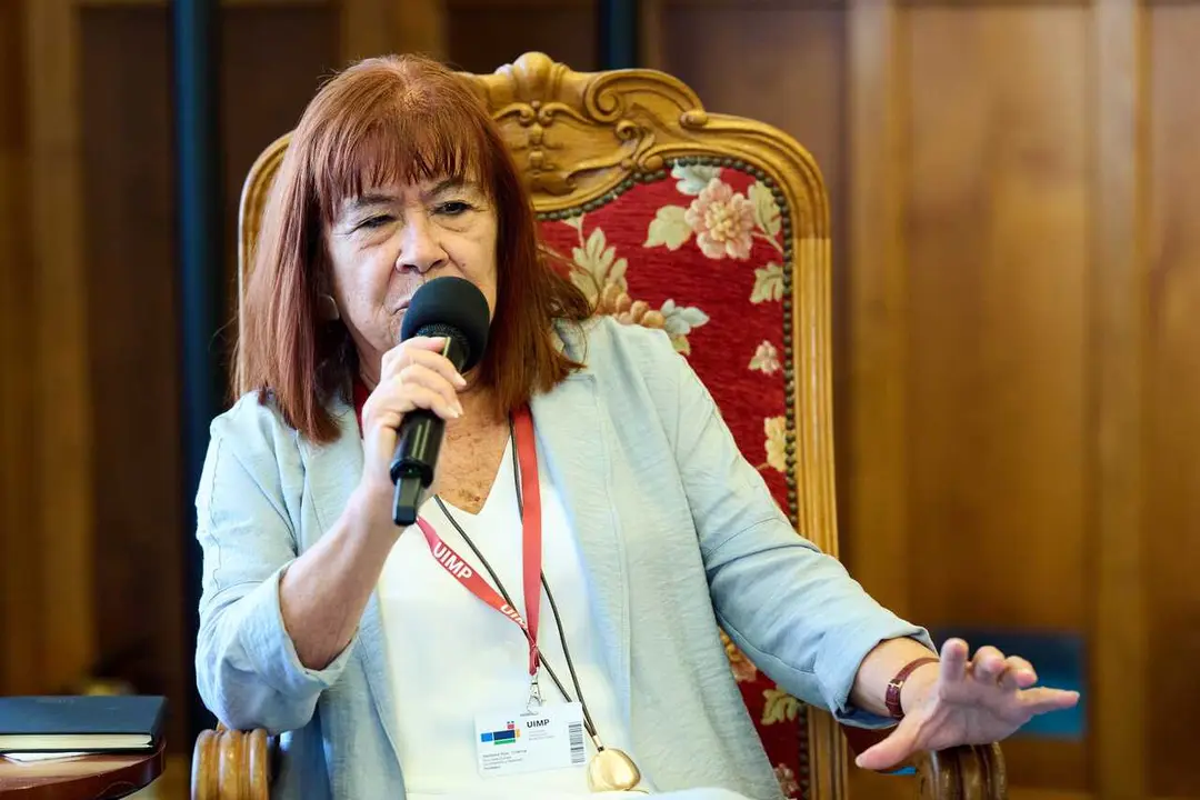 La presidenta del PSOE, Cristina Narbona, durante la mesa redonda sobre la postura de la Uni&oacute;n Europea ante la emergencia clim&aacute;tica, en el Palacio de la Magdalena, a 27 de agosto de 2026, en Santander, Cantabria (Espa&ntilde;a). El encuentro se enmarca dentro de