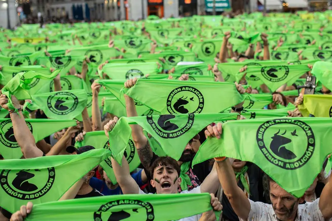 Archivo - Decenas de personas durante la manifestaci&oacute;n antitaurina Misi&oacute;n Abolici&oacute;n 2025, a 20 de septiembre de 2025, en Madrid (Espa&ntilde;a). Con esta convocatoria, PACMA busca movilizar a la ciudadan&iacute;a para presionar a las instituciones por el cese de la tau