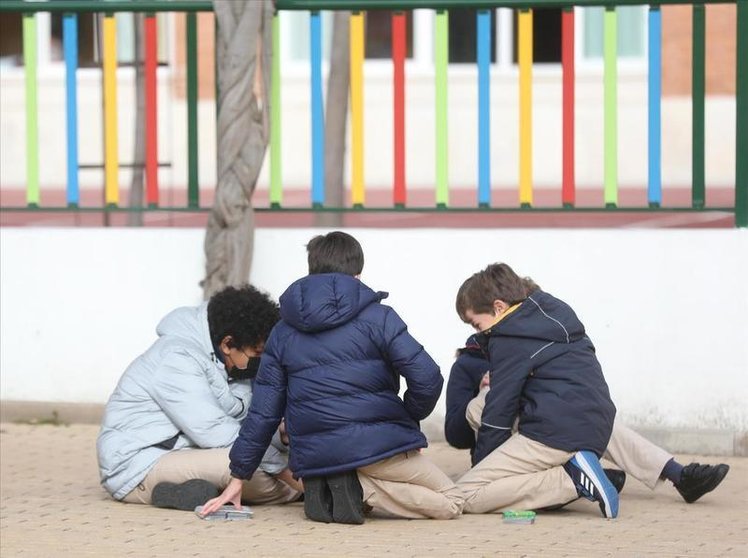 <p> Varios niños juegan en el recreo - Isabel Infantes - Europa Press </p>