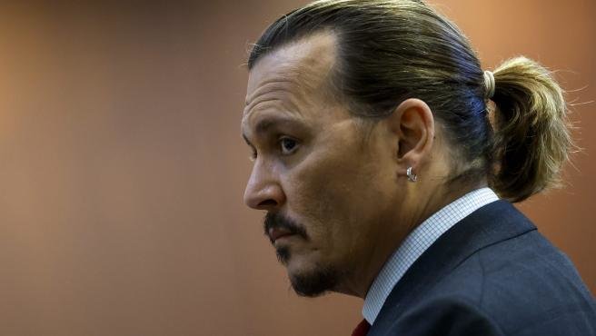<p> Johnny Depp durante el juicio </p>