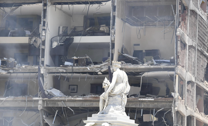<p> Daños provocados por una explosión en el Hotel Saratoga de La Habana - JOAQUIN HERNANDEZ / XINHUA NEWS / CONTACTOPHOTO </p>