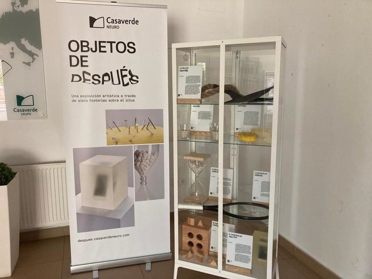 <p> Por primera vez una exposición muestra objetos de uso cotidiano que se convierten en un desafío para los pacientes de ictus </p>
