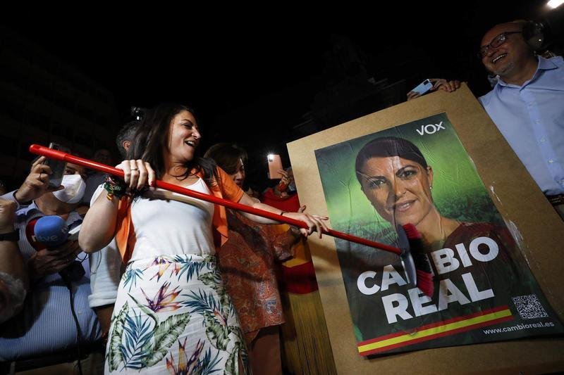 <p> Acto de inicio de campaña de la candidata de Vox a la Presidencia de la Junta, Macarena Olona </p>