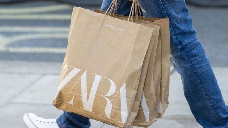 <p> Bolsas de papel de Zara </p>