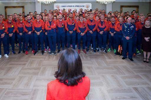 <p> La ministra de Defensa en funciones, Margarita Robles, se ha reunido con los más de 160 atletas militares que viajarán hasta Wuhan (China) para participar en los Juegos Mundiales Militares. </p>