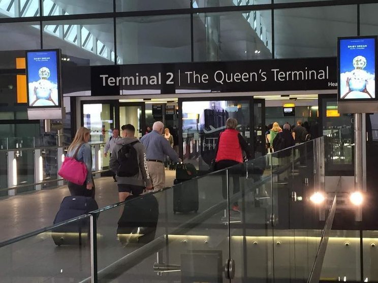 <p> Terminal de la Reina en el Aeropuerto Heathrow de Londres </p>