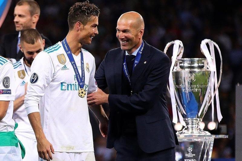  Cristiano Ronaldo y Zidane tras ganar la Champions en Kiev (2018). // Twitter 