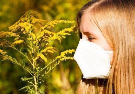  Los alérgicos al polen "sufrirán" menos debido al uso de la mascarilla. 
