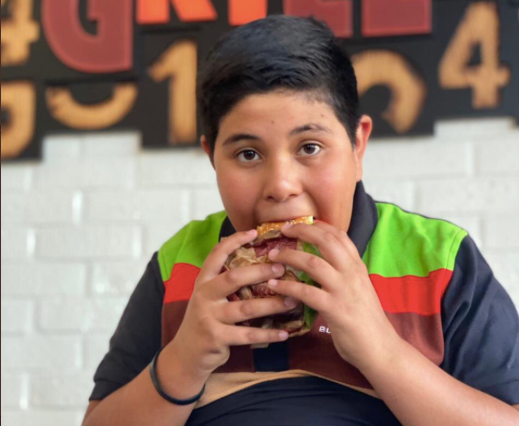  Elías Navarro, en la campaña de Burger King Costa Rica, visto en Twitter: @BurgerKingCR1 