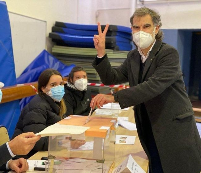  Jordi Cuixart, presidente de Ómnium Cultural votando en las elecciones catalanas. Twitter 