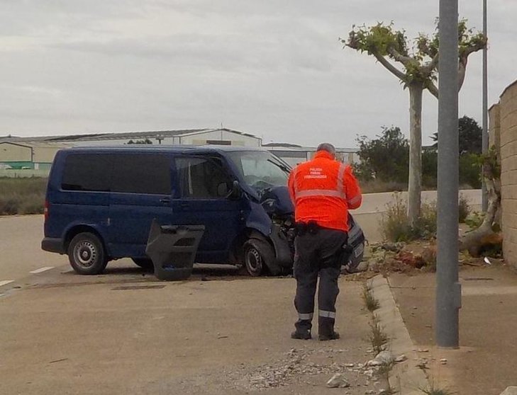  Imagen del vehículo estrellado en Navarra 