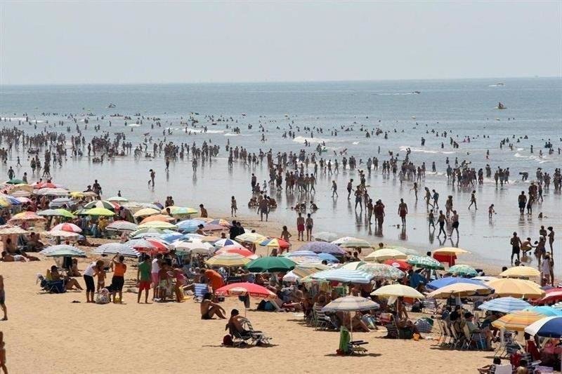  Archivo - Imagen de una playa de Andalucía. - EUROPA PRESS - Archivo 