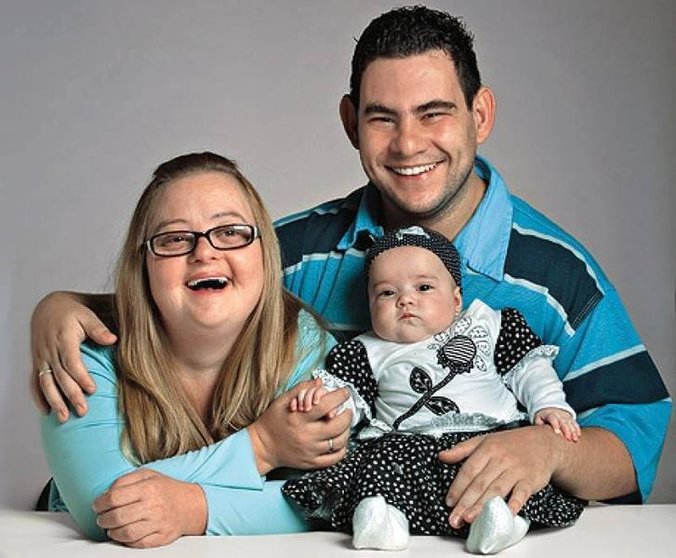  Gabriela tiene síndrome de Down. Fabio, retraso. Su hija nació sin ninguna enfermedad. 