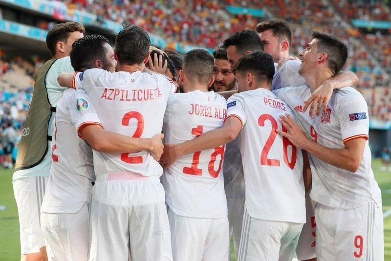  La selección española celebra un gol contra Eslovaquia. - Twitter @ 