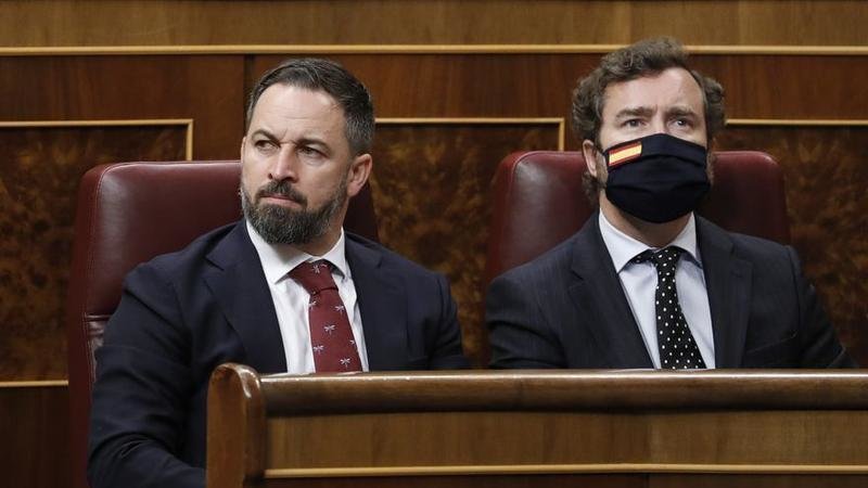  El portavoz del VOX en el Parlamento, Iván Espinosa de los Monteros y el presidente del partido, Santiago Abascal. - Javi Martínez : Pool / Archivo 