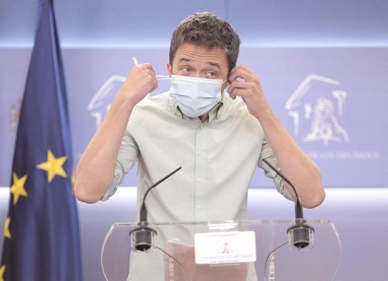  El líder de Más País, Íñigo Errejón, se quita la mascarilla para intervenir en una rueda de prensa. - EUROPA PRESS/E. Parra. POOL - Europa Press 