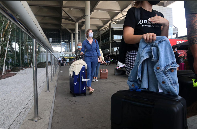  Turistas llegando al aeropuerto de Málaga tras la cuarentena impuesta por Reino Unido - EUROPA PRESS/ ALEX ZEA - Archivo 