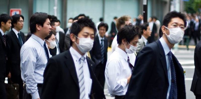  Ciudadanos japoneses con mascarilla. Japonismo.com 